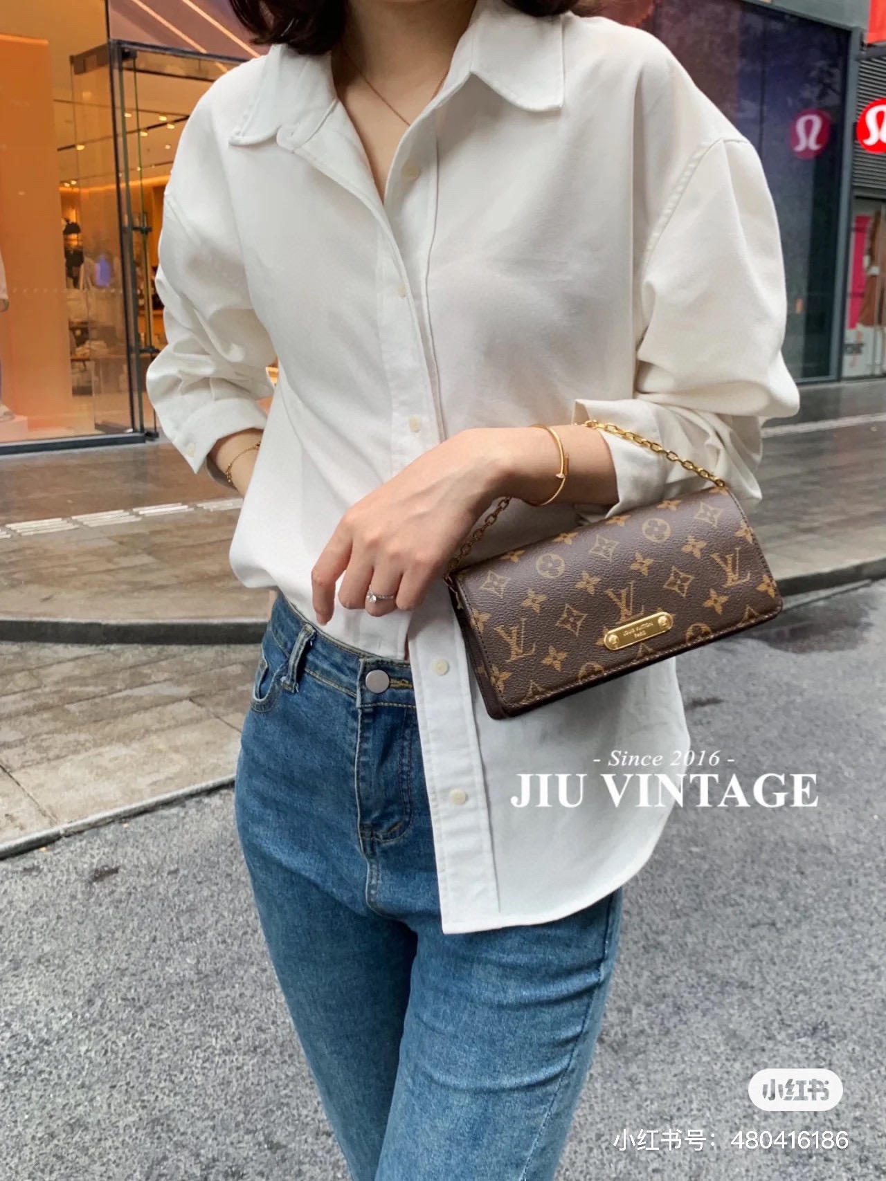 Louis Vuitton LV Luxury Designer Handbag | Luxury Designer Fashion Accessory